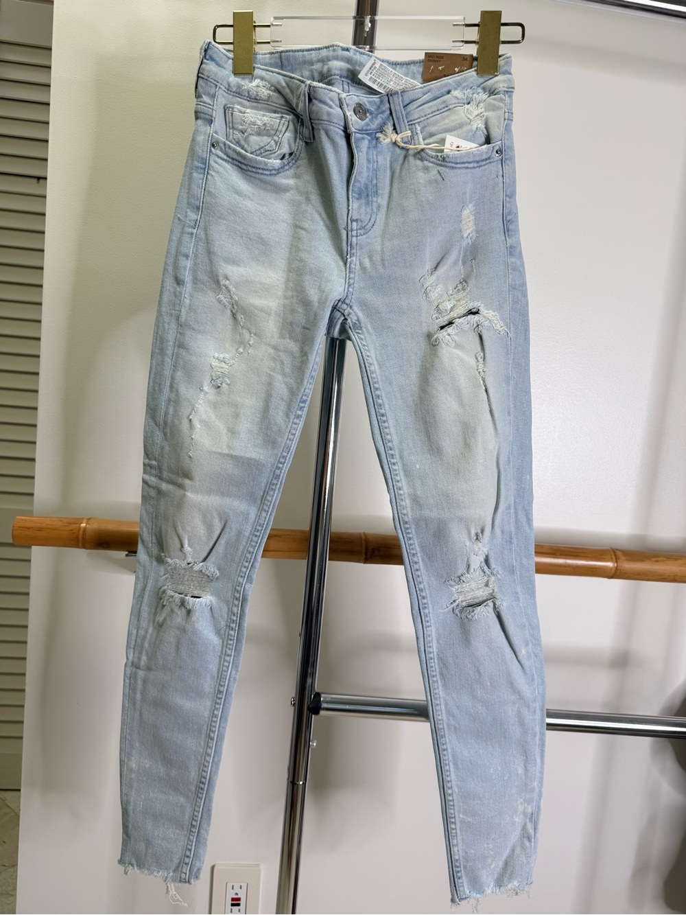 Zara Z1975 Distressed Light Wash Skinny Jeans US 2 EU 34 NWT